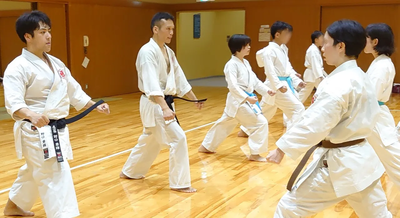 日本空手道直心塾 稽古をしている様子